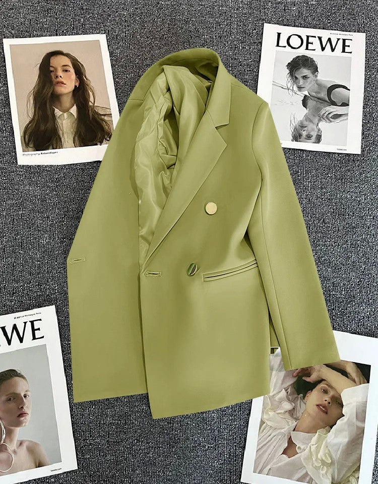 Jaqueta feminina branca com fivela de metal verde, casual, versátil, de alta qu