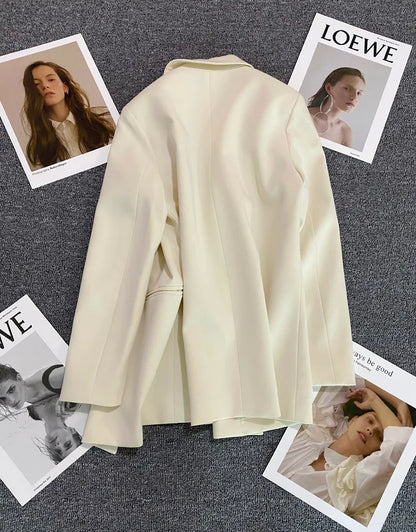 Jaqueta feminina branca com fivela de metal verde, casual, versátil, de alta qu