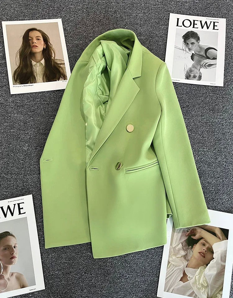 Jaqueta feminina branca com fivela de metal verde, casual, versátil, de alta qu